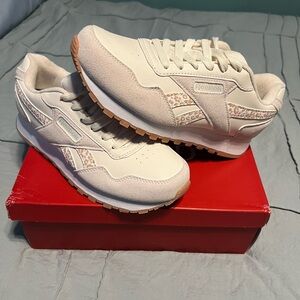 Reebok Comfort footbed by ortholite gym shoes. Never worn.